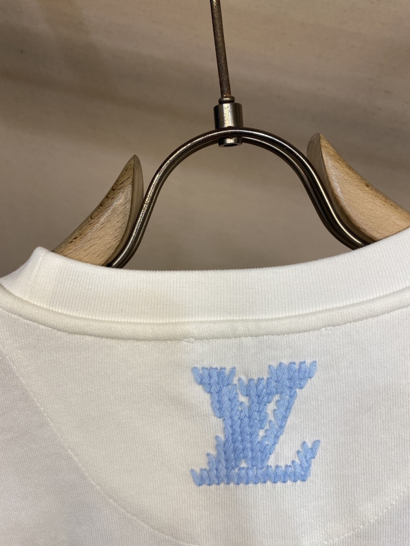l0vis Vvtt0n shirt